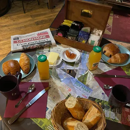 Au Coeur Des Volcans D Auvergne