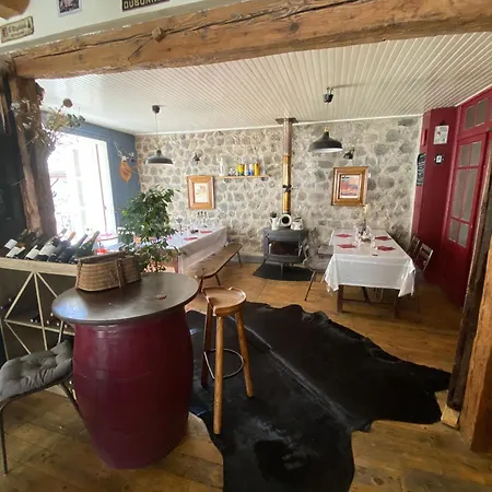 Au Coeur Des Volcans D Auvergne Apartmán *