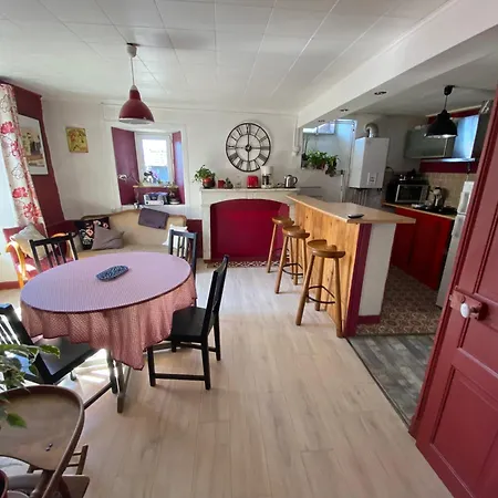 Au Coeur Des Volcans D Auvergne Apartment *